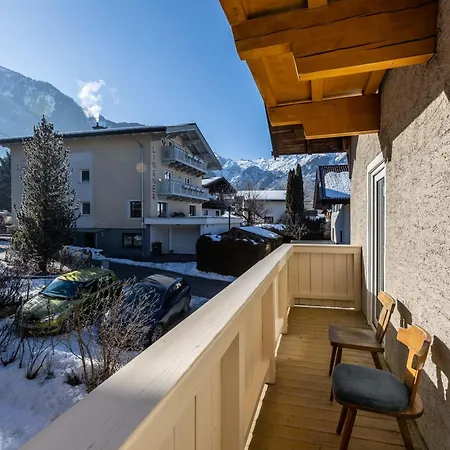 Lovely Rita, Apartamento *