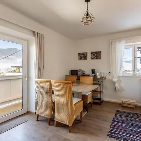 Lovely Rita, Διαμέρισμα *